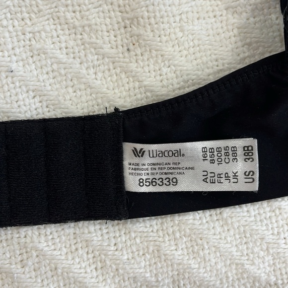 Wacoal Women's Wireless Black Intimate Bra
Sz 38B - Picture 6 of 8